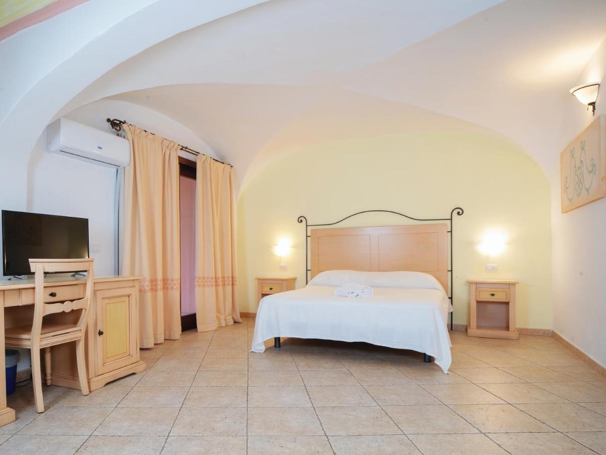 Hotel Pedra Santa Baja Sardinia Exterior foto