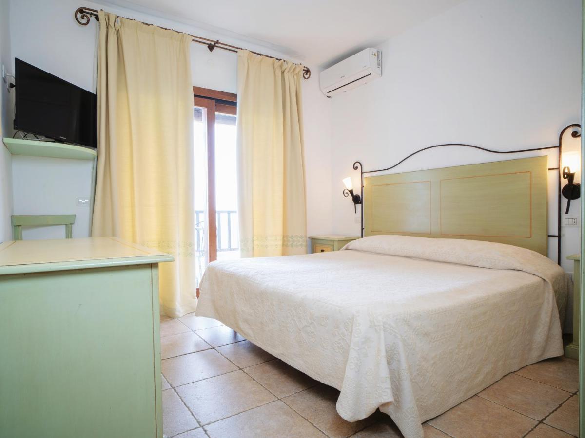 Hotel Pedra Santa Baja Sardinia Exterior foto